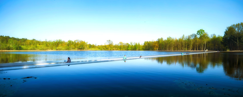 Cycling through the water (ph. Tourisme Limburg)