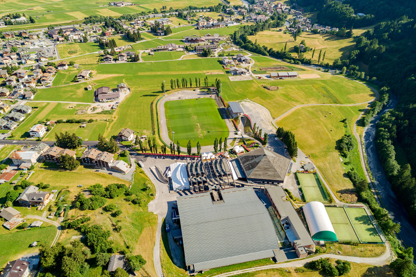 Gli impianti sportivi di Bormio, con il "Pentagono" al centro (ph. Shutterstock)