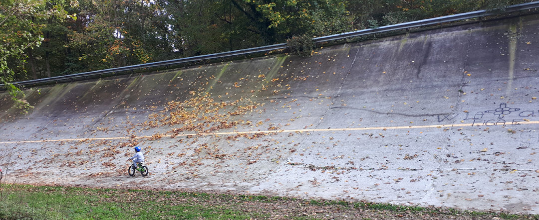 Attività individuale sulla storica Parabolica dell'Autodromo di Monza (foto BG/Sport&Impianti).