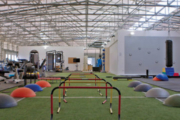 Kopron - pvc covers for fixed and retractable gyms, entrance tunnels, benches, padel field structures, general contractor sports facilities