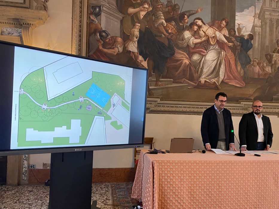 Il sindaco Francesco Rucco e l'assessore alle infrastrutture Mattia Ierardi illustrano 
il progetto di riqualificazione delle aree gioco di Vicenza