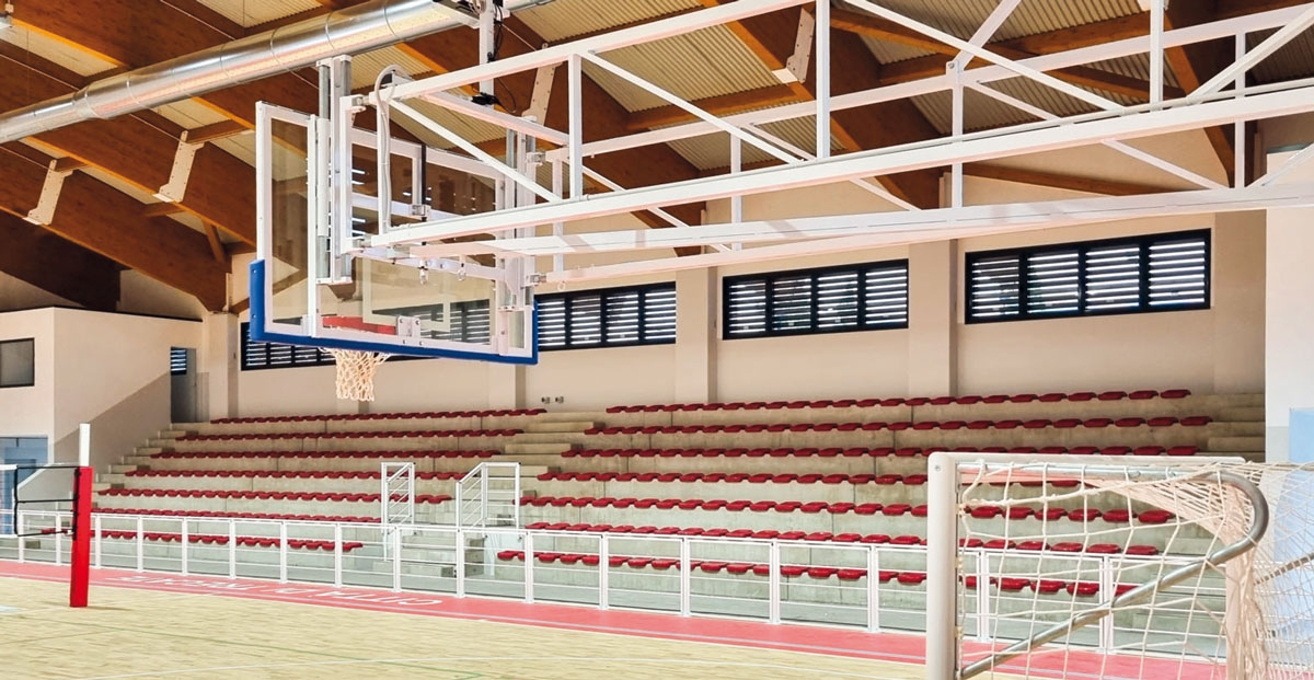 Tribune della palestra di Trecate (No)