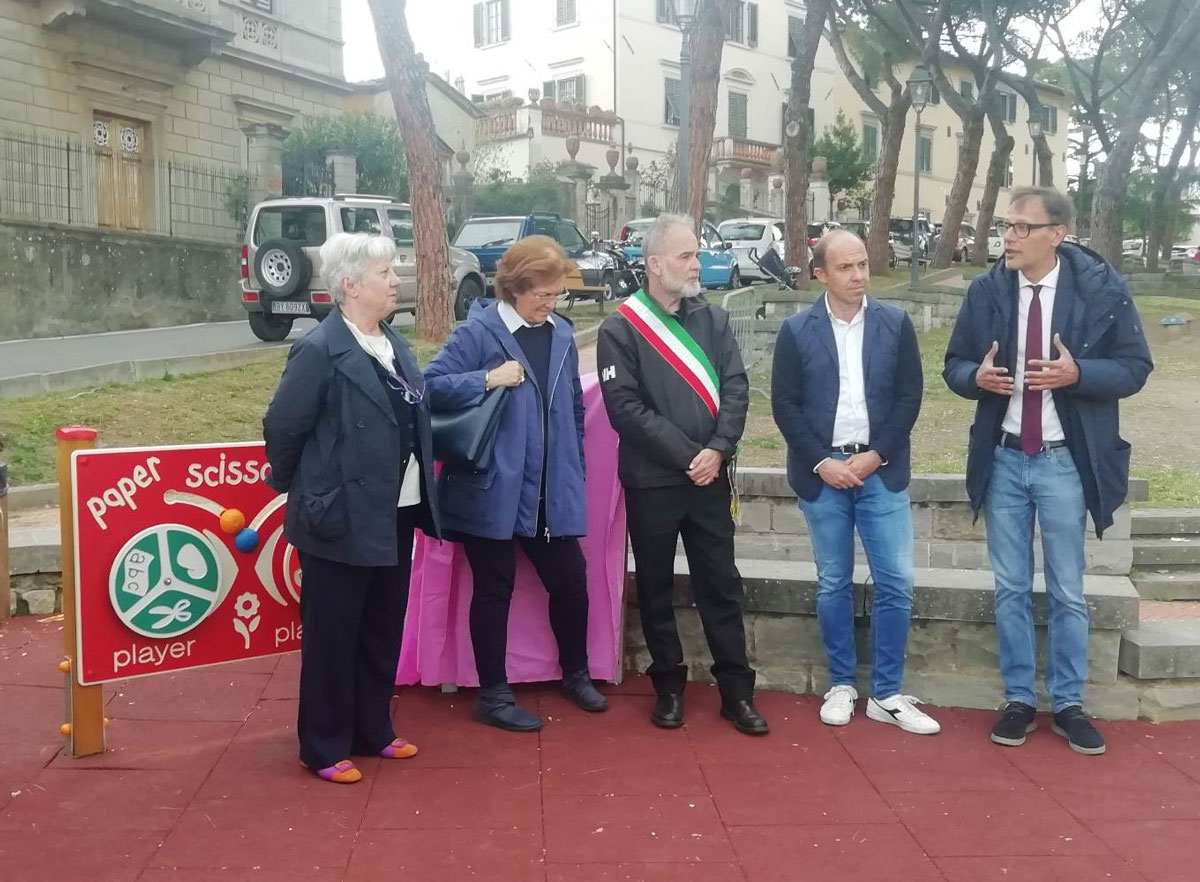 Taglio del nastro all'area giochi inclusiva di Impruneta