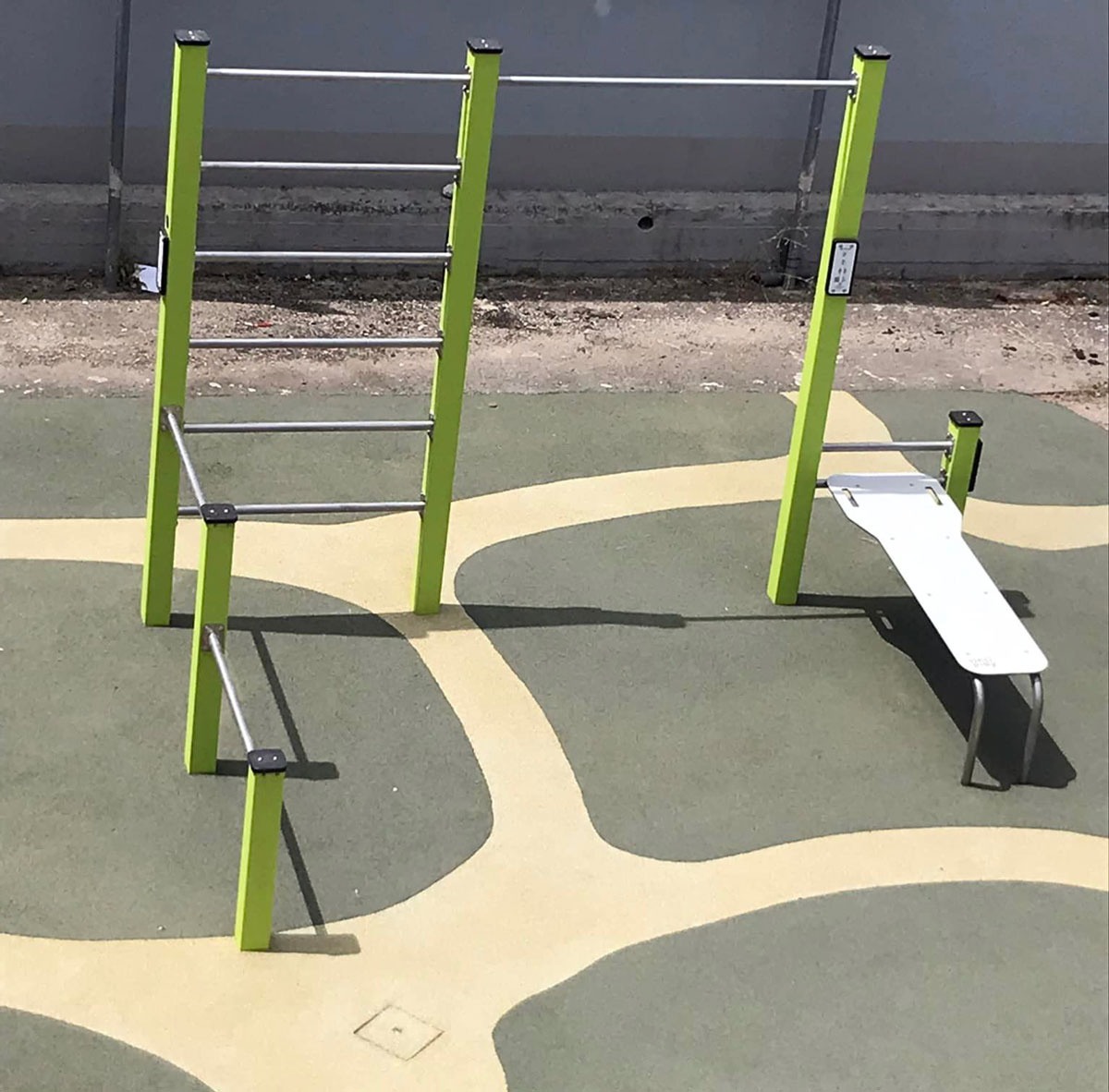 attrezzature al playground della scuola di Colleferro