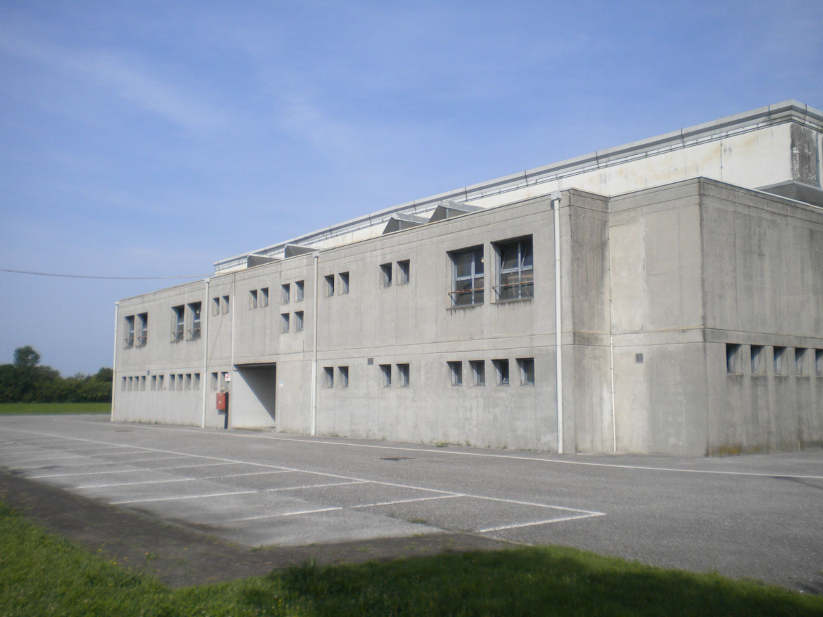 Esterno del palasport di Zoppola prima della riqualificazione