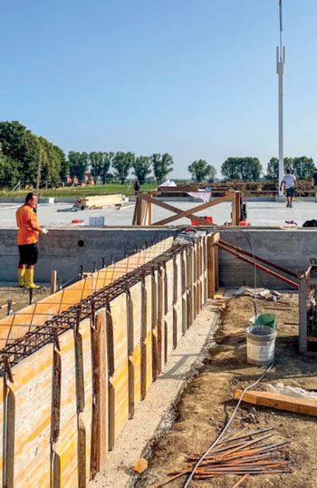 Fasi costruttive alla scuola con palestra di Sissa Tre Casali