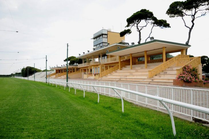 Tribuna dell'ippodromo di Livorno