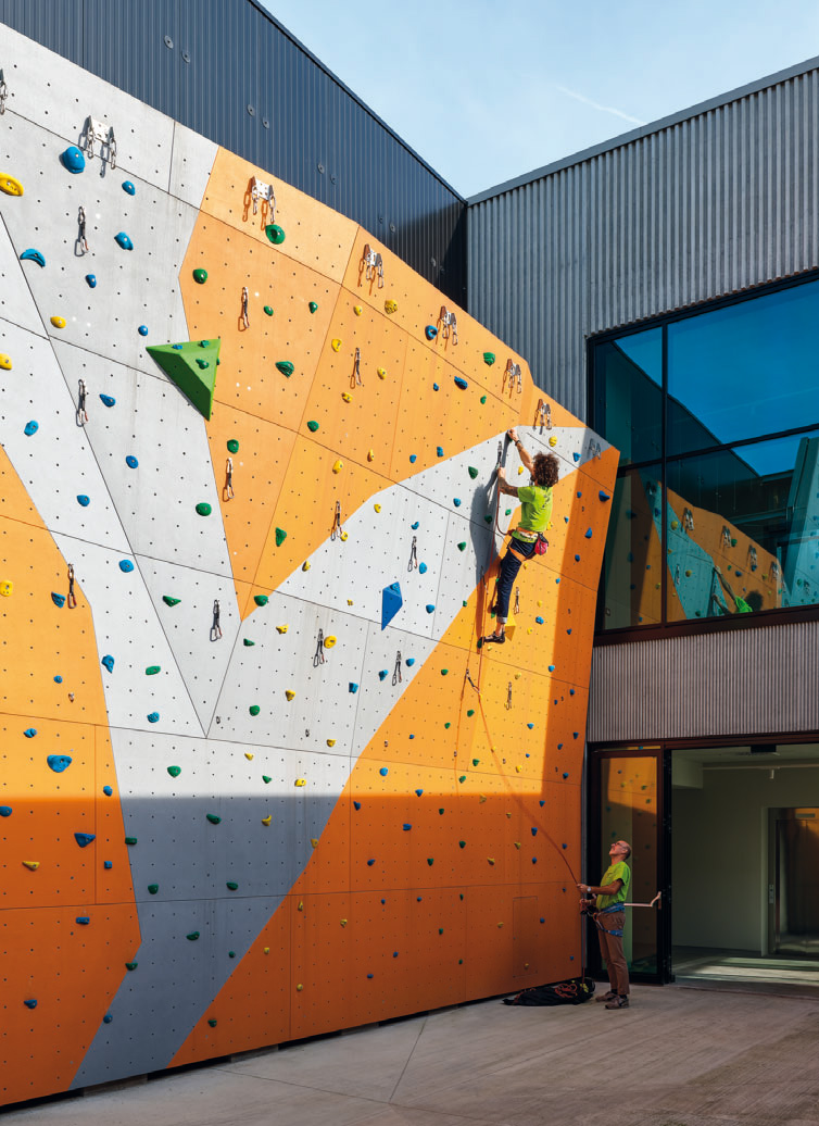 Climbing wall at Thiene gymnasium