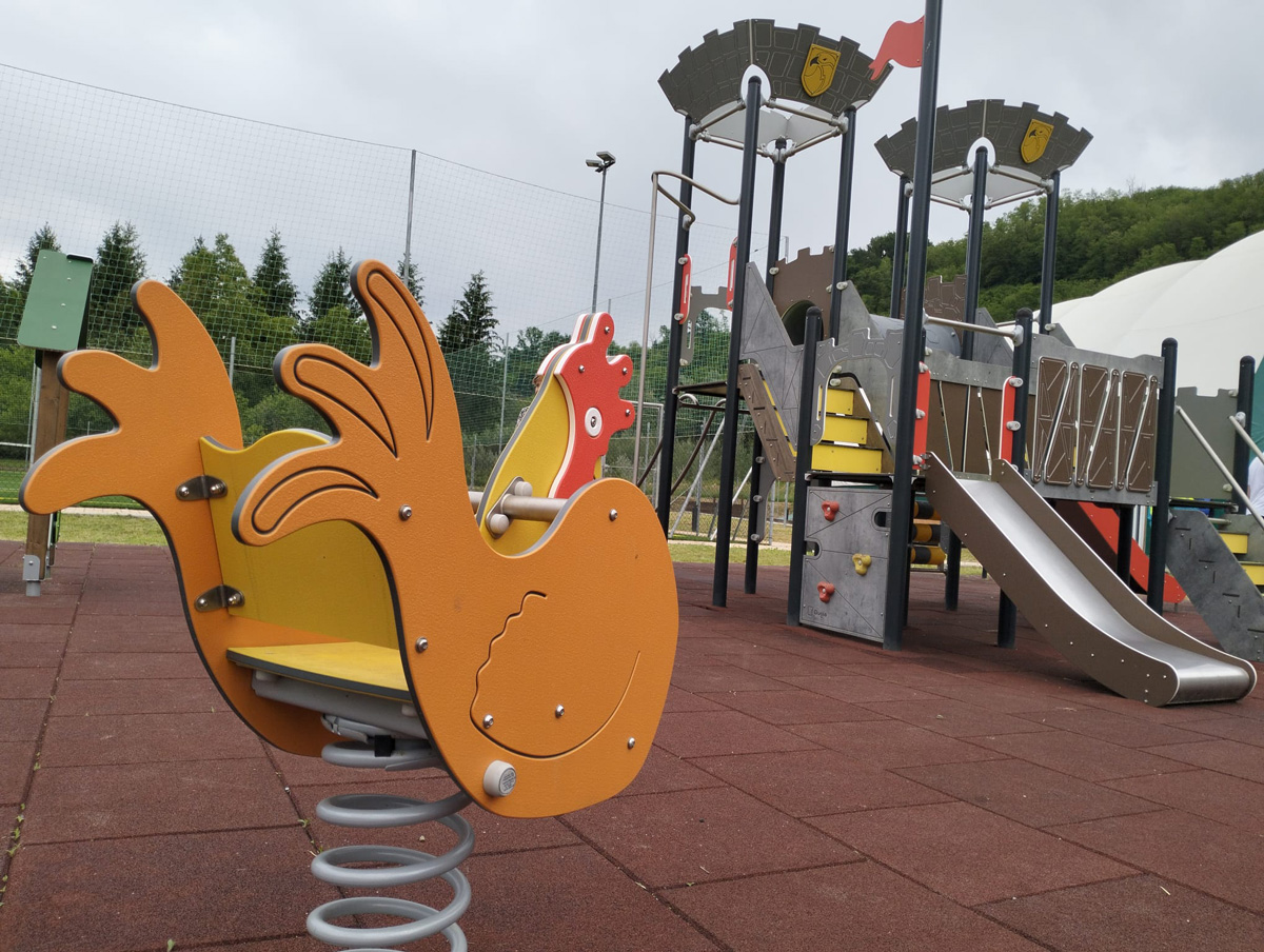 Area polivalente a Coreglia Antelminelli (Lu): area gioco