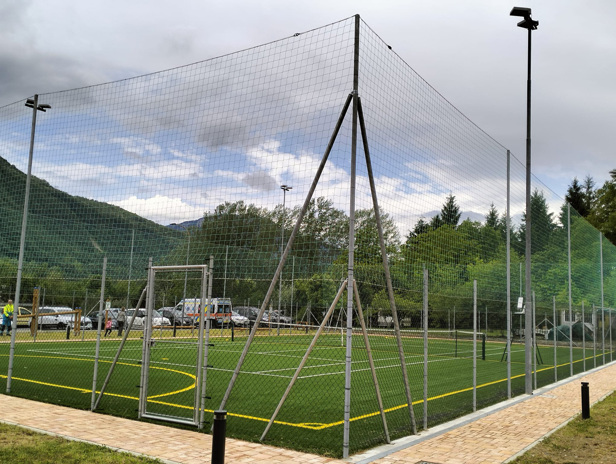 Area polivalente a Coreglia Antelminelli (Lu): campo da calcetto