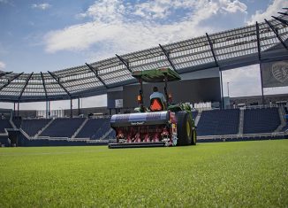 Campo da calcio naturale o sintetico: con Pratoverde la manutenzione fa la differenza