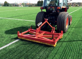 Campo da calcio naturale o sintetico: con Pratoverde la manutenzione fa la differenza